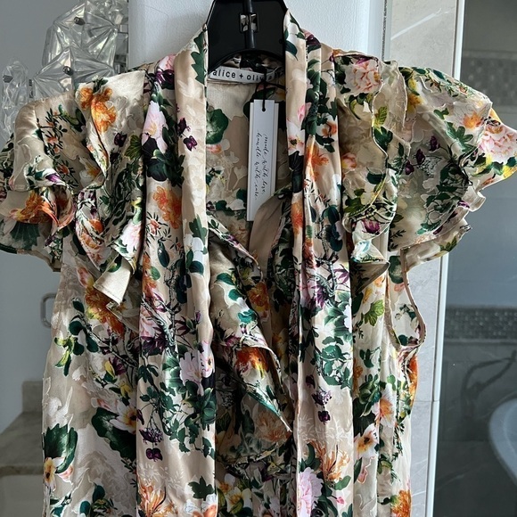 ALICE + OLIVIA Jeannie Floral Burnout Bow Collar Blouse - Picture 9 of 13